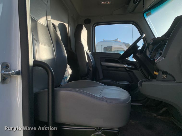 image for item EJ2874 2020 Kenworth  T880 semi truck