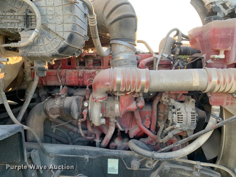 image for item EJ2874 2020 Kenworth  T880 semi truck