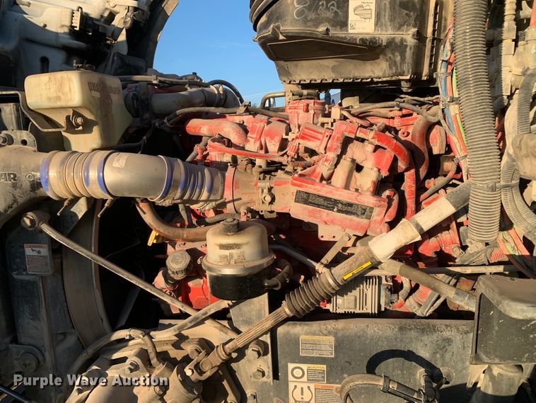 image for item EJ2874 2020 Kenworth  T880 semi truck