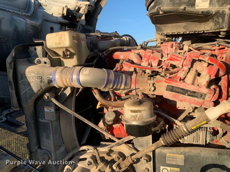 image for item EJ2874 2020 Kenworth  T880 semi truck