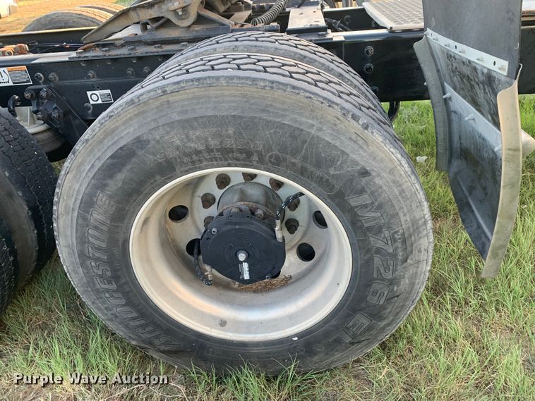 image for item EJ2874 2020 Kenworth  T880 semi truck