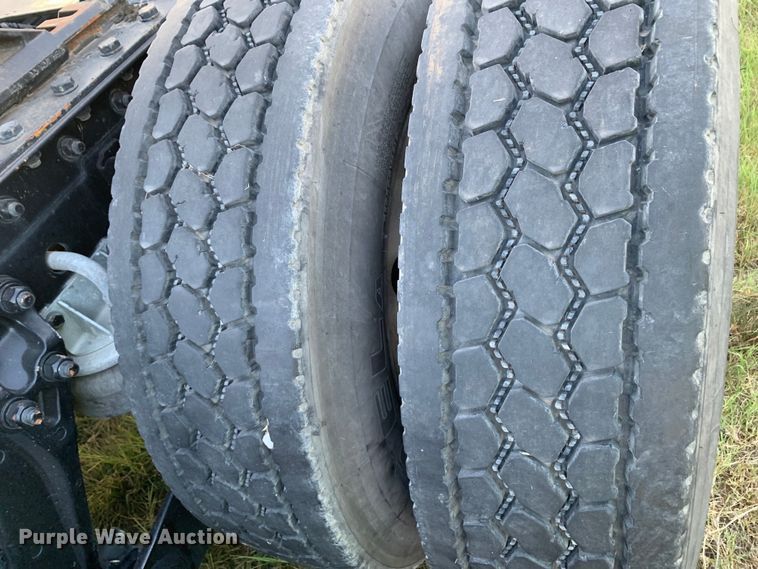 image for item EJ2874 2020 Kenworth  T880 semi truck