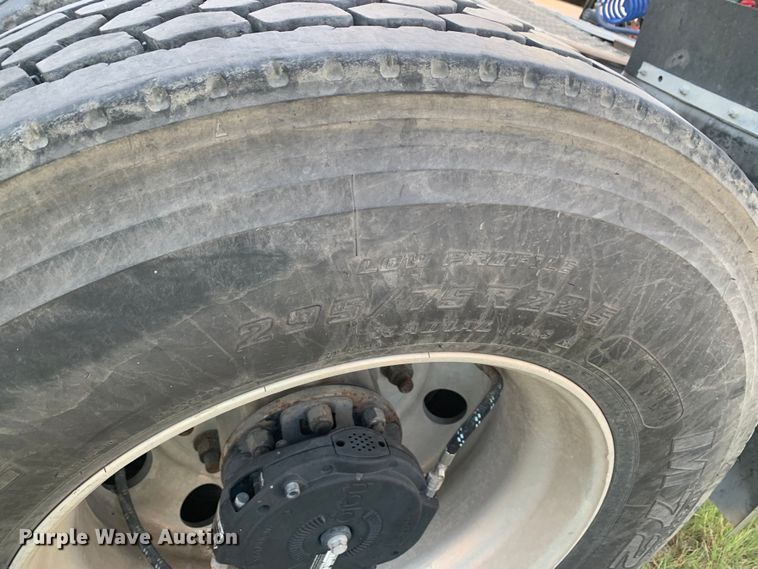 image for item EJ2874 2020 Kenworth  T880 semi truck