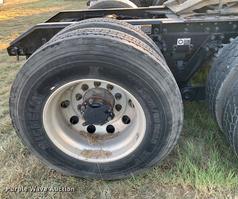 image for item EJ2874 2020 Kenworth  T880 semi truck