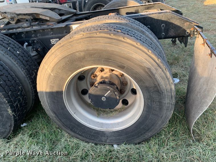 image for item EJ2874 2020 Kenworth  T880 semi truck