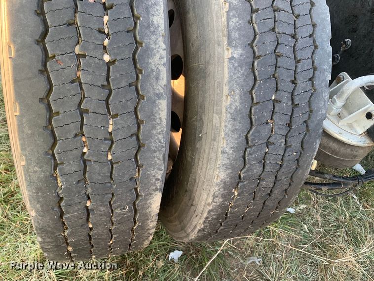 image for item EJ2874 2020 Kenworth  T880 semi truck