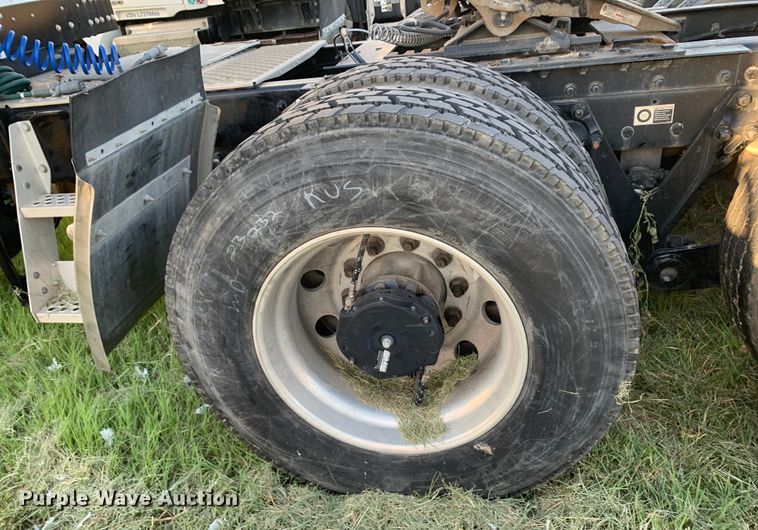 image for item EJ2874 2020 Kenworth  T880 semi truck