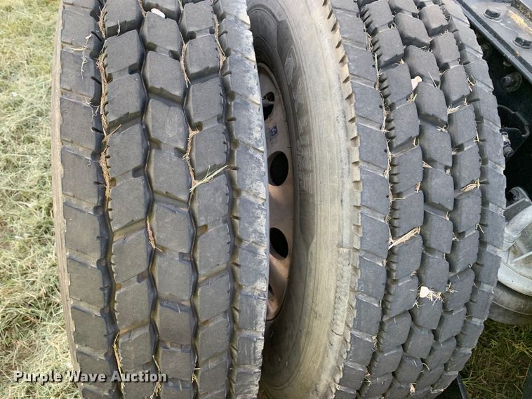 image for item EJ2874 2020 Kenworth  T880 semi truck