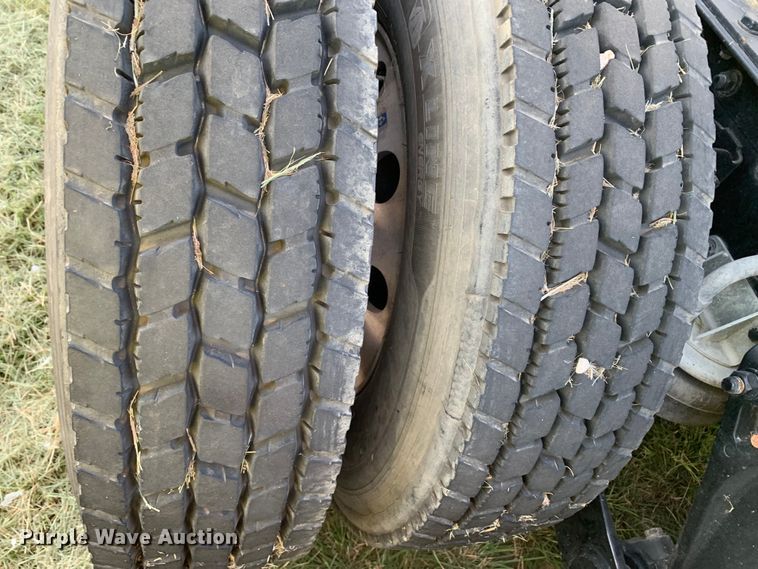 image for item EJ2874 2020 Kenworth  T880 semi truck