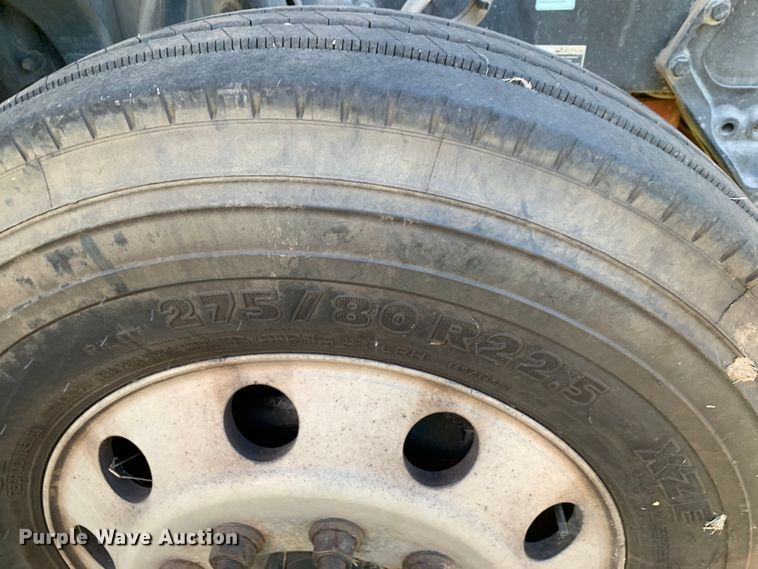 image for item EJ2874 2020 Kenworth  T880 semi truck