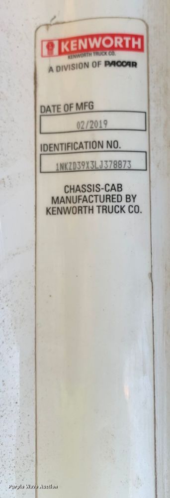 image for item EJ2874 2020 Kenworth  T880 semi truck