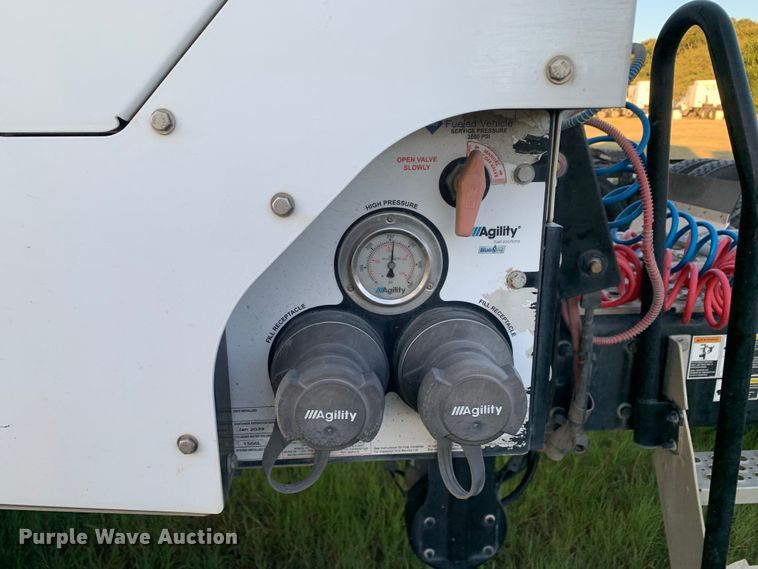 image for item EJ2875 2020 Kenworth  T880 semi truck