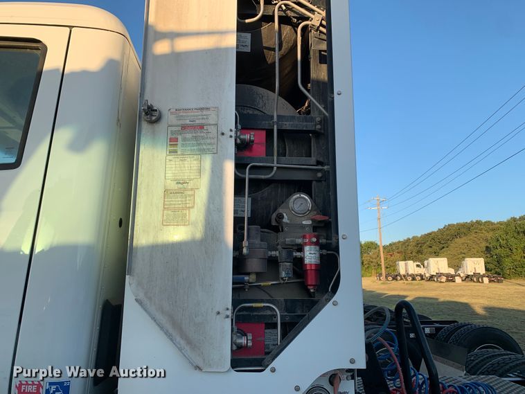 image for item EJ2875 2020 Kenworth  T880 semi truck