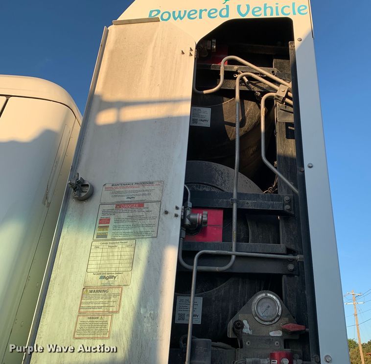 image for item EJ2875 2020 Kenworth  T880 semi truck