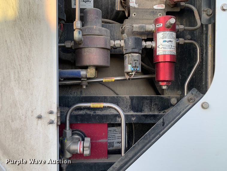 image for item EJ2875 2020 Kenworth  T880 semi truck