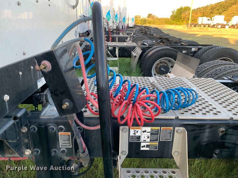 image for item EJ2875 2020 Kenworth  T880 semi truck