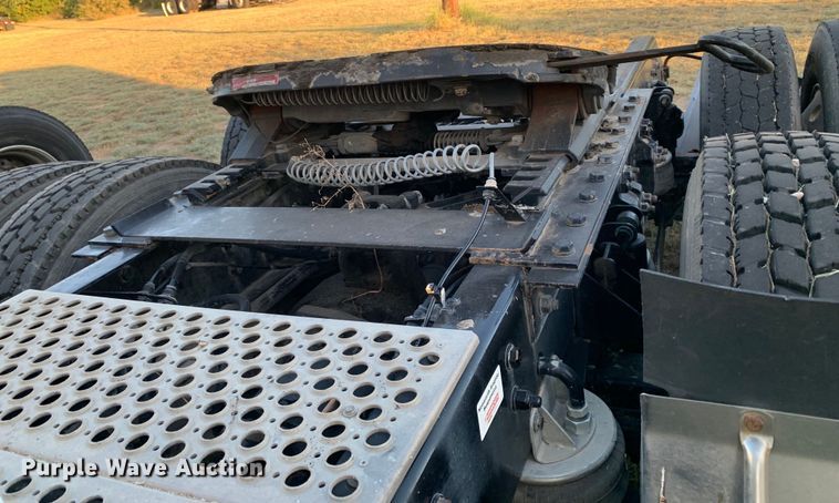 image for item EJ2875 2020 Kenworth  T880 semi truck