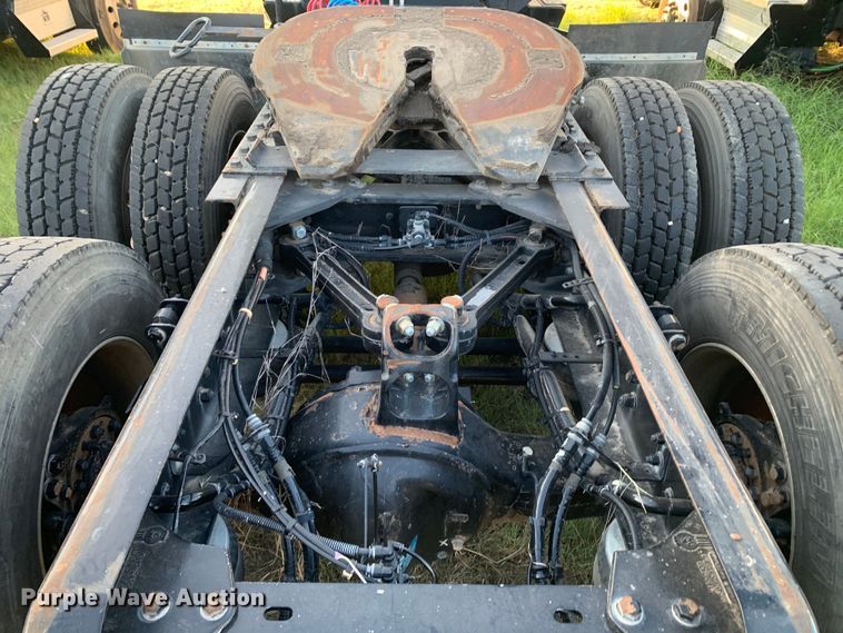 image for item EJ2875 2020 Kenworth  T880 semi truck