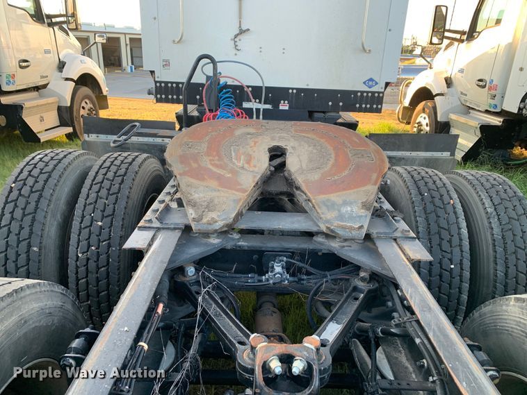 image for item EJ2875 2020 Kenworth  T880 semi truck