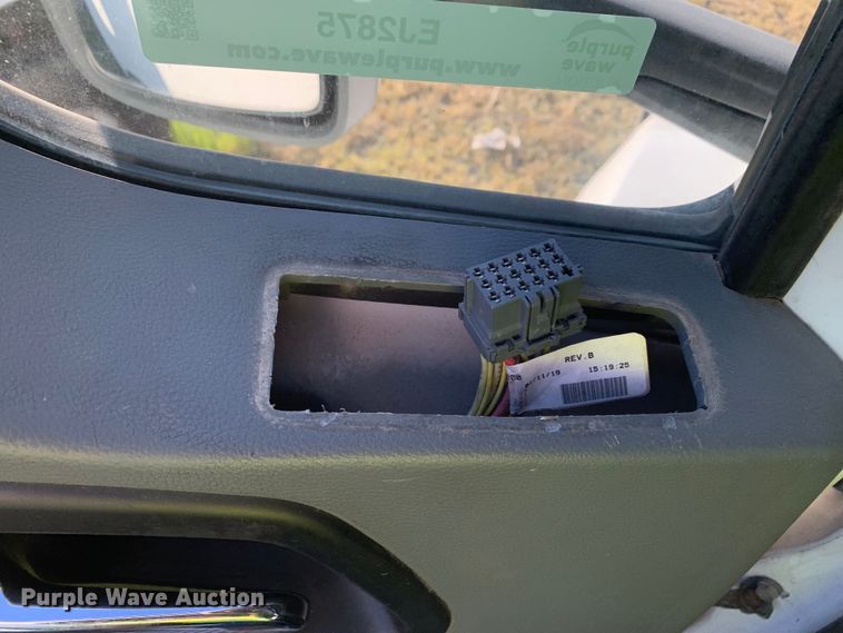 image for item EJ2875 2020 Kenworth  T880 semi truck