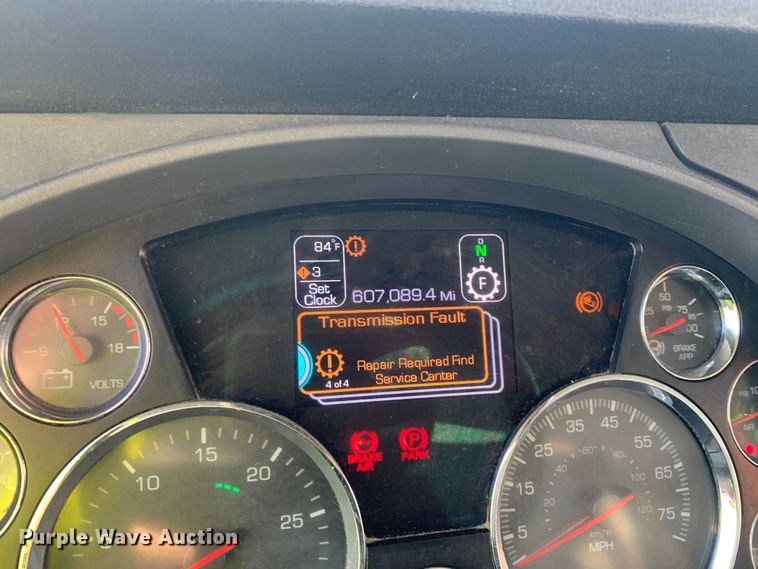 image for item EJ2875 2020 Kenworth  T880 semi truck