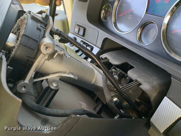 image for item EJ2875 2020 Kenworth  T880 semi truck