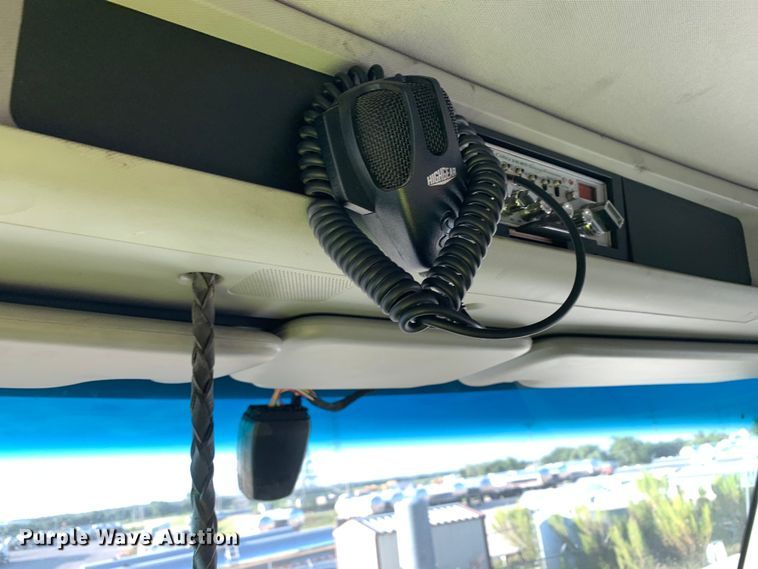 image for item EJ2875 2020 Kenworth  T880 semi truck