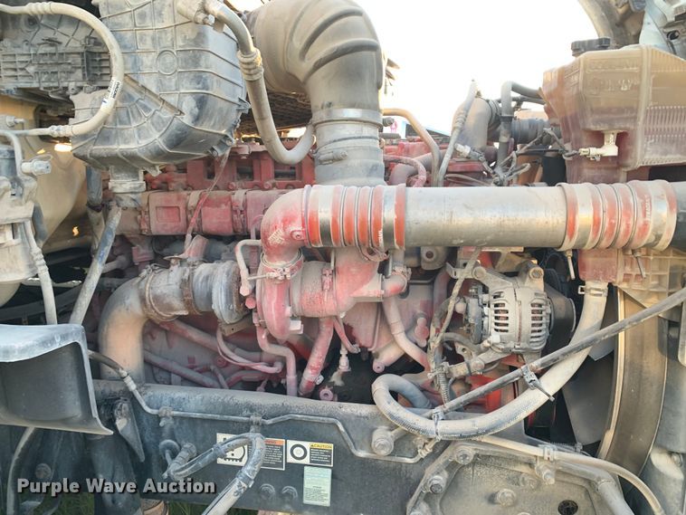 image for item EJ2875 2020 Kenworth  T880 semi truck