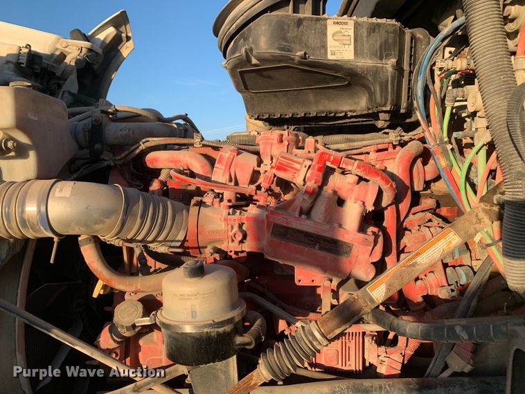 image for item EJ2875 2020 Kenworth  T880 semi truck