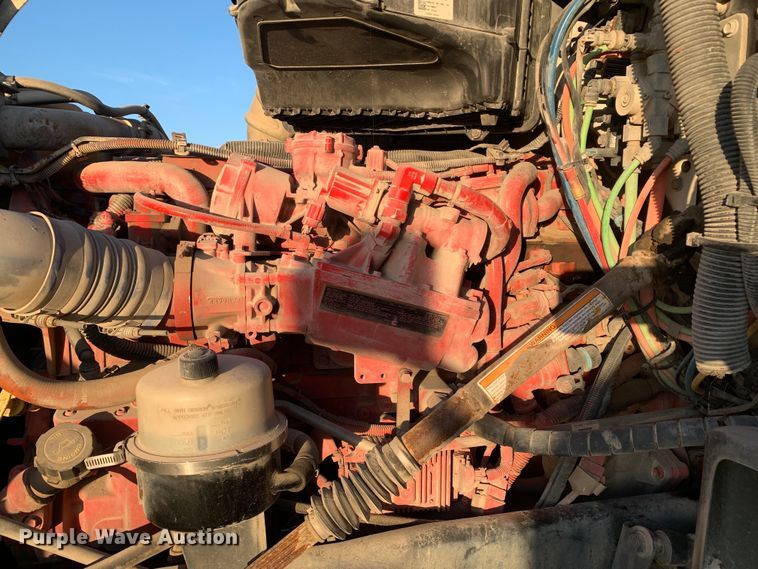 image for item EJ2875 2020 Kenworth  T880 semi truck