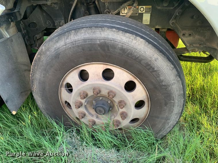 image for item EJ2875 2020 Kenworth  T880 semi truck