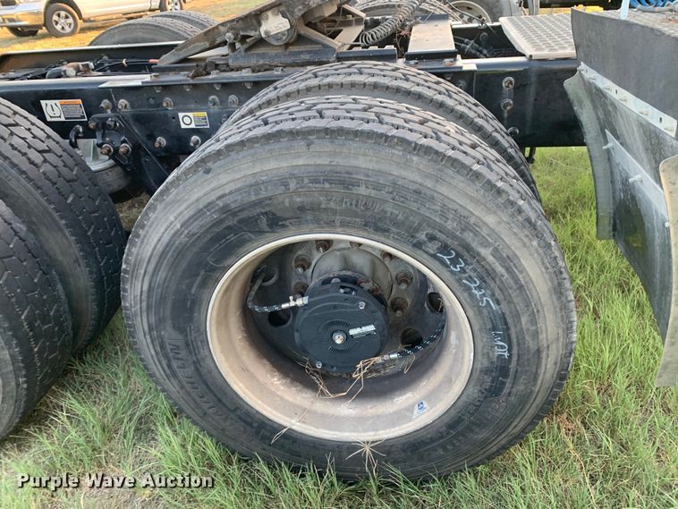 image for item EJ2875 2020 Kenworth  T880 semi truck