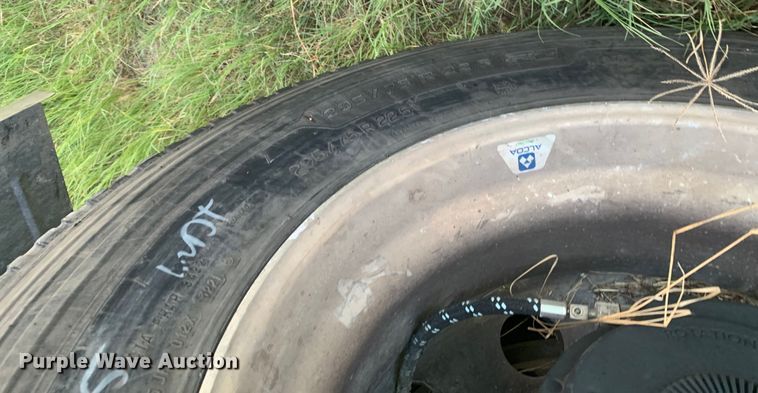 image for item EJ2875 2020 Kenworth  T880 semi truck