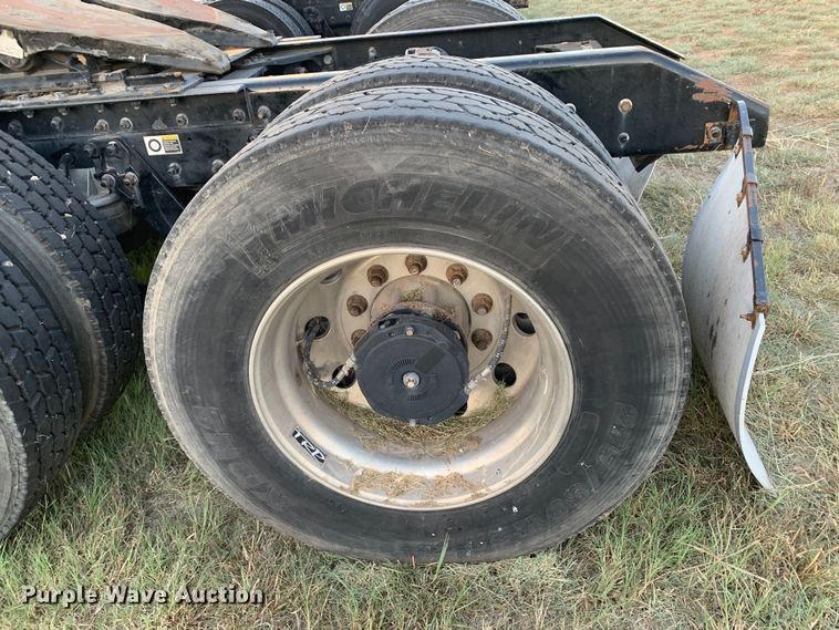 image for item EJ2875 2020 Kenworth  T880 semi truck