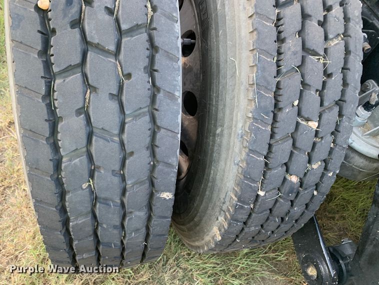 image for item EJ2875 2020 Kenworth  T880 semi truck