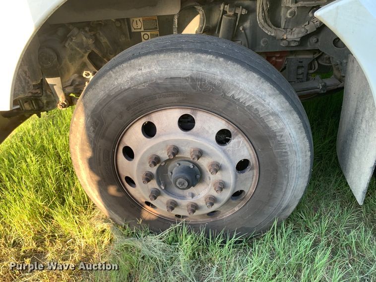 image for item EJ2875 2020 Kenworth  T880 semi truck