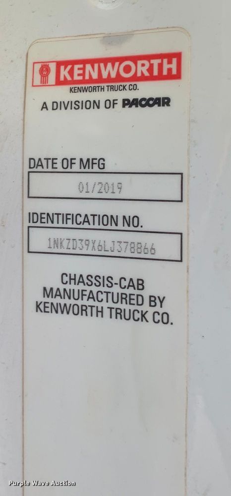 image for item EJ2875 2020 Kenworth  T880 semi truck