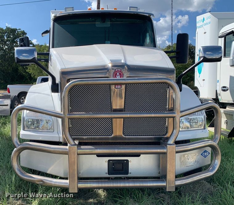 image for item EJ2876 2020 Kenworth  T880 semi truck