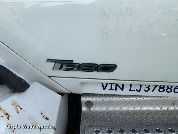 image for item EJ2876 2020 Kenworth  T880 semi truck