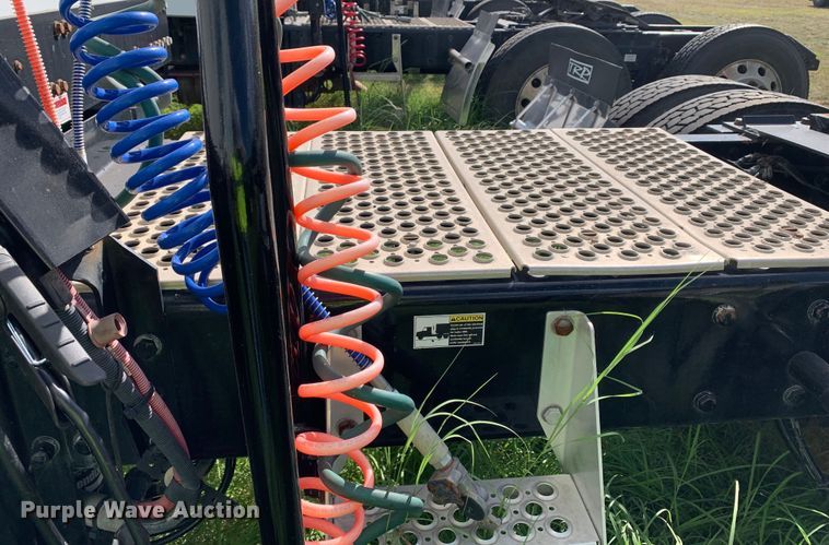 image for item EJ2876 2020 Kenworth  T880 semi truck