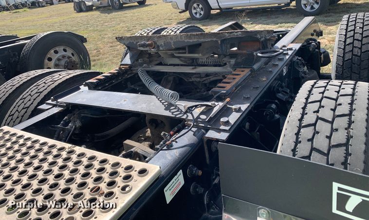 image for item EJ2876 2020 Kenworth  T880 semi truck