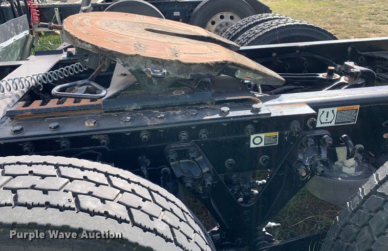 image for item EJ2876 2020 Kenworth  T880 semi truck