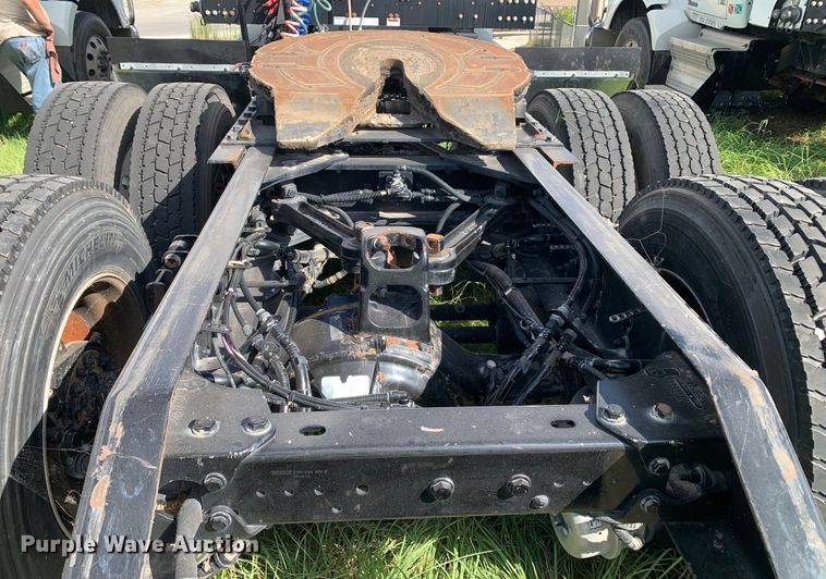 image for item EJ2876 2020 Kenworth  T880 semi truck