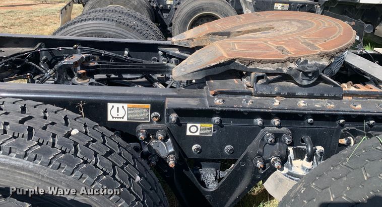 image for item EJ2876 2020 Kenworth  T880 semi truck