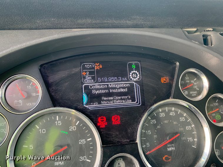 image for item EJ2876 2020 Kenworth  T880 semi truck