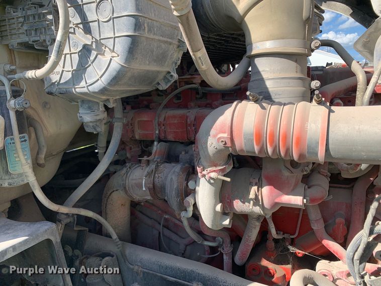 image for item EJ2876 2020 Kenworth  T880 semi truck