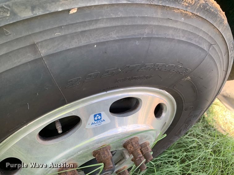 image for item EJ2876 2020 Kenworth  T880 semi truck