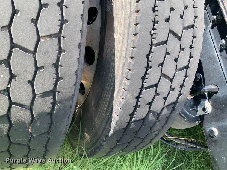 image for item EJ2876 2020 Kenworth  T880 semi truck