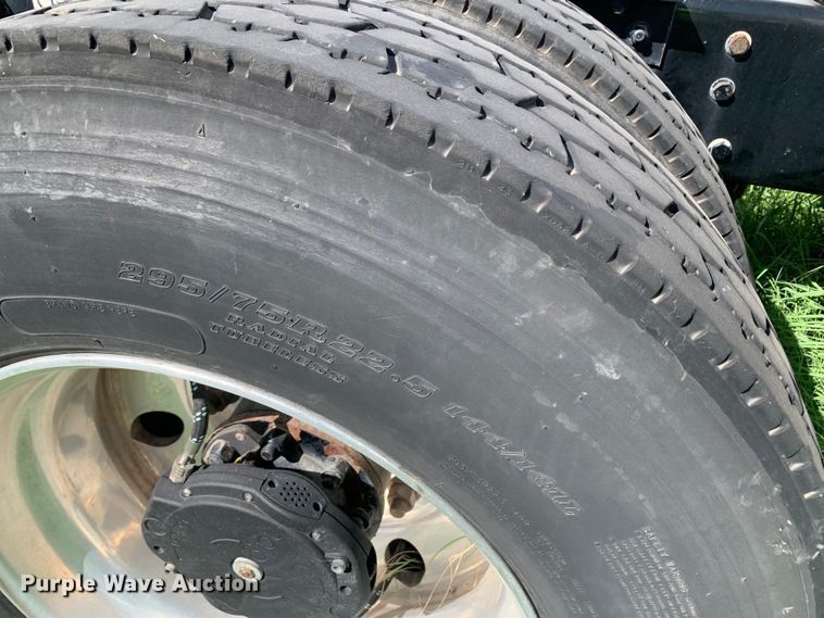 image for item EJ2876 2020 Kenworth  T880 semi truck