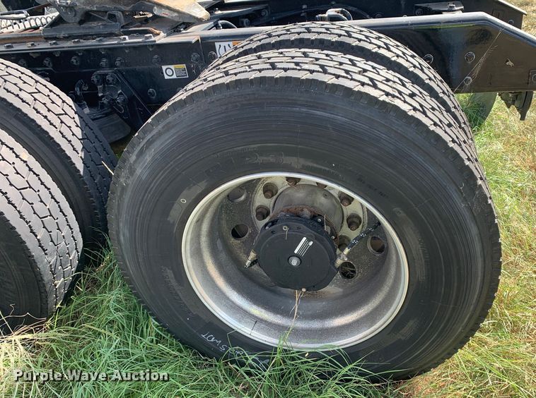 image for item EJ2876 2020 Kenworth  T880 semi truck